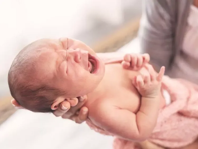 pianto del neonato 39837602