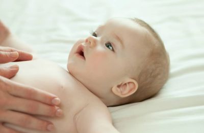 massaggio infantile neonato d8f73acb