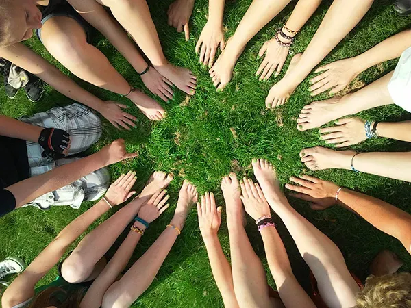 grounding benessere mentale corpo rilassamento stress 1e416273