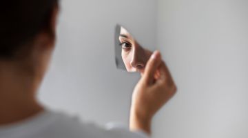 donna isterica 28a5e37d