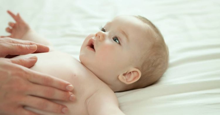 massaggio infantile neonato c5aee0db