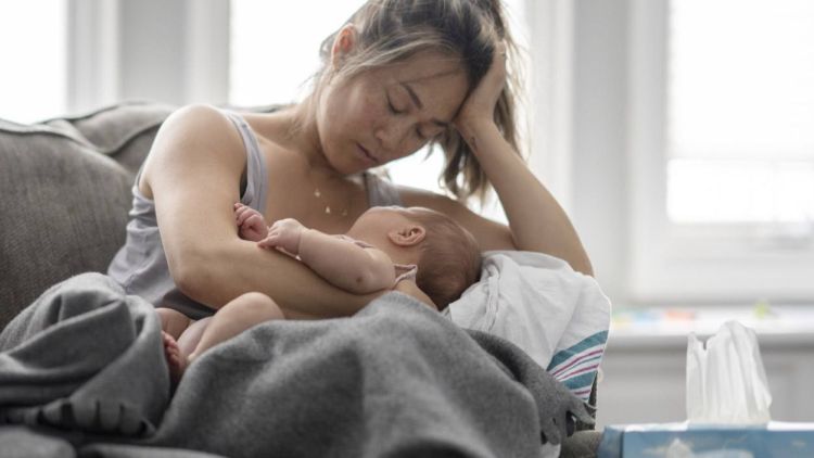 donna con depressione post parto f72eeaad